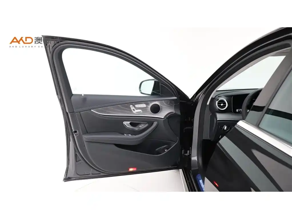 Mercedes-Benz E-Class — миниатюра 10