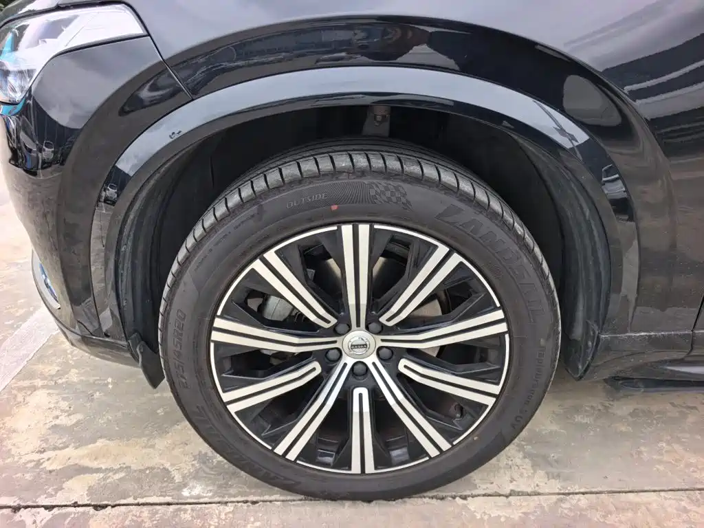 Volvo XC90 — миниатюра 7