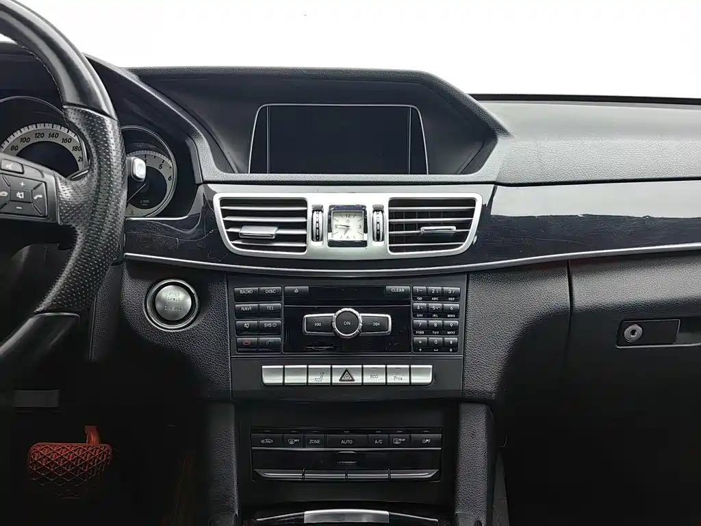 Mercedes-Benz E-Class — миниатюра 12