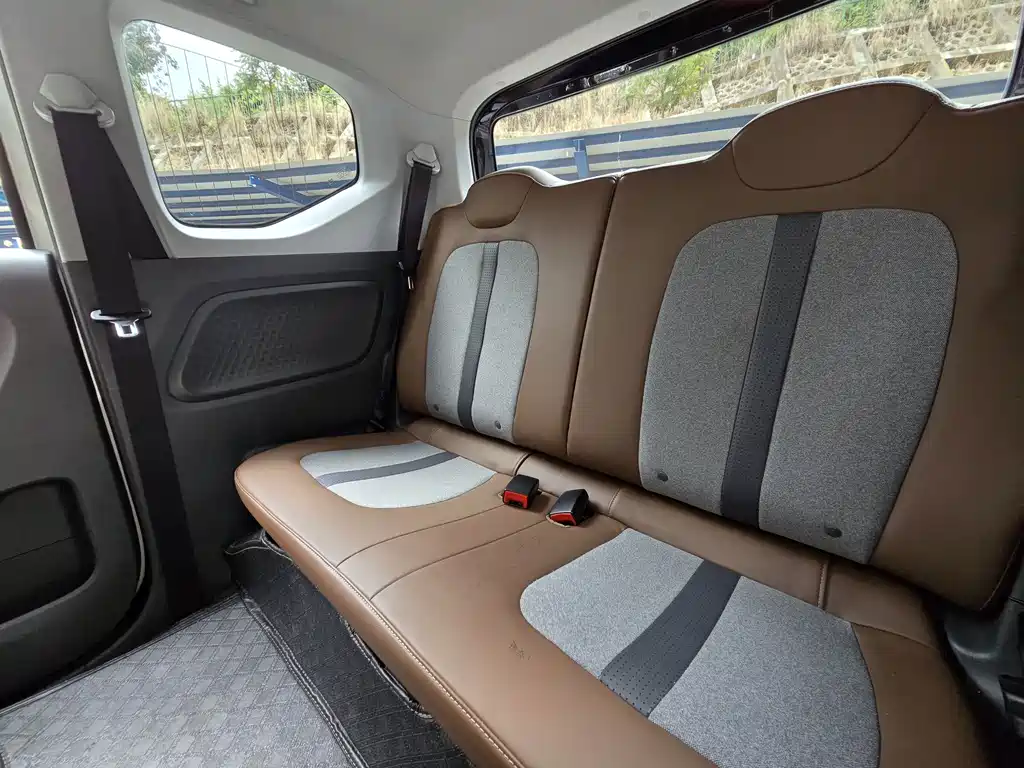 Wuling MINIEV — миниатюра 11