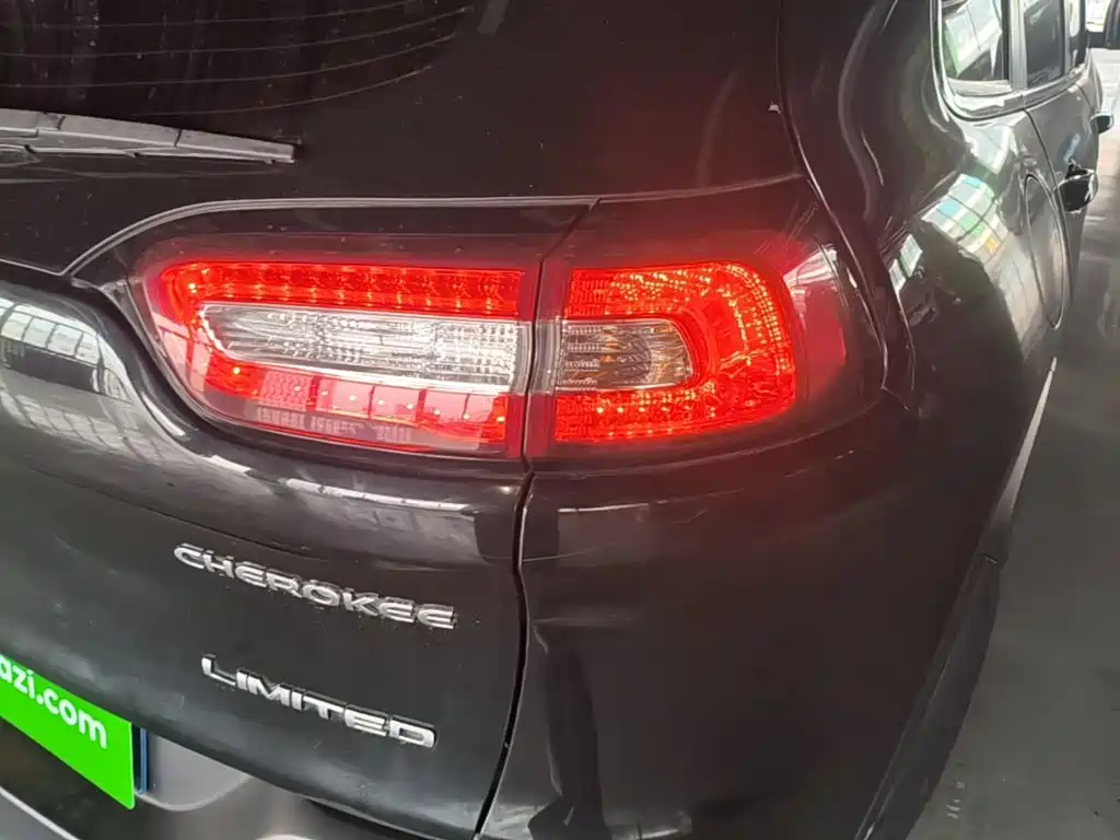 Jeep Cherokee — миниатюра 8