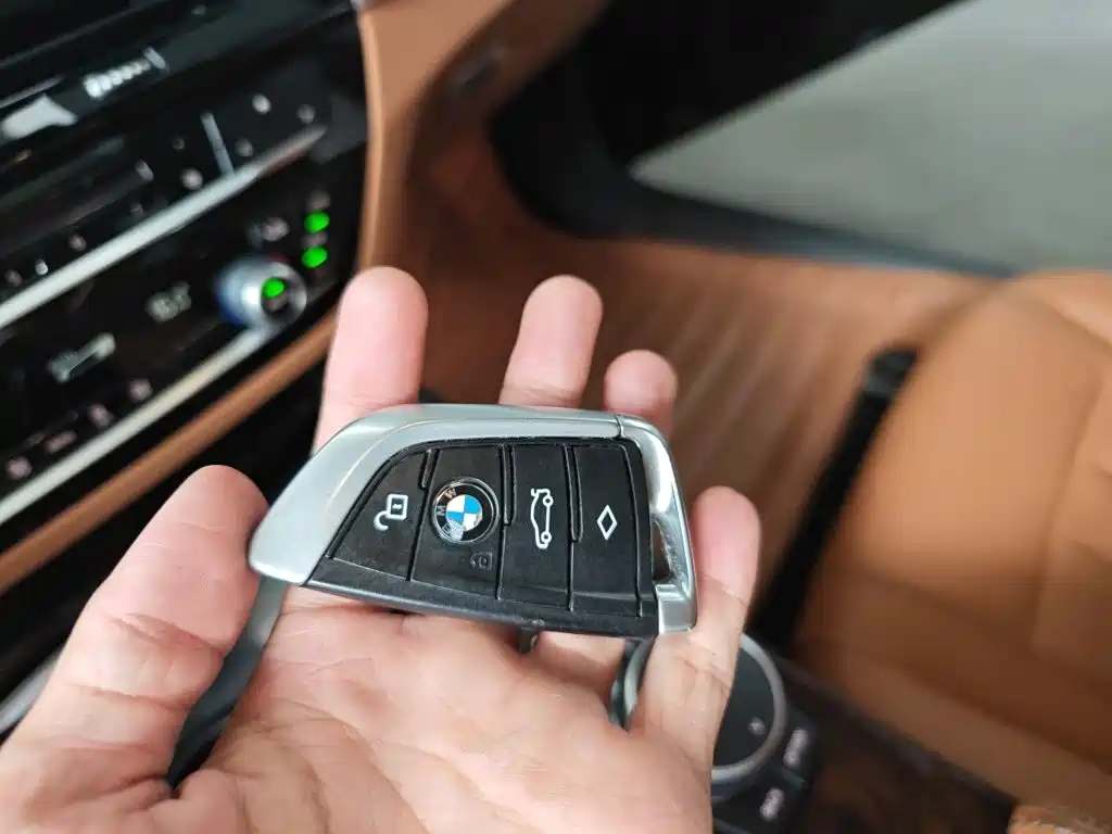 BMW 5 Series — миниатюра 12