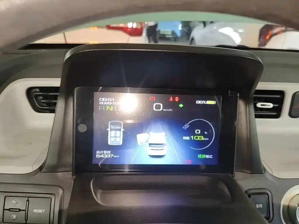 Wuling MINIEV — миниатюра 12