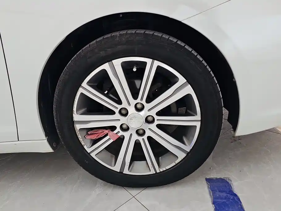 Peugeot 408 — миниатюра 6