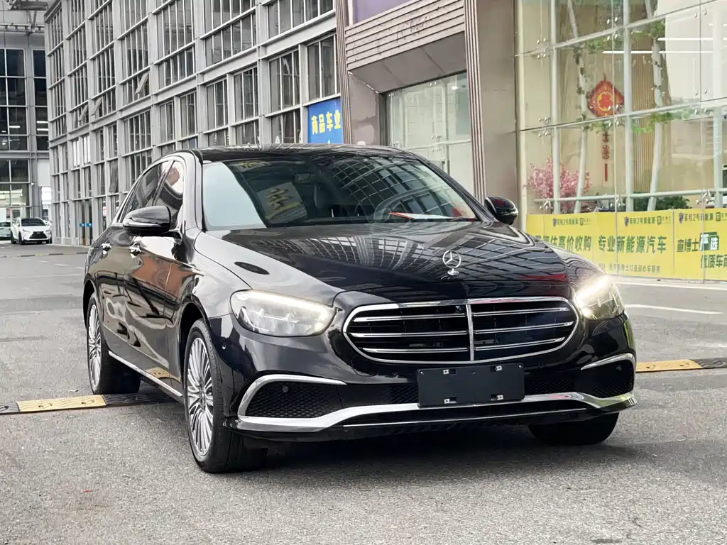 Mercedes-Benz E-Class — миниатюра 3