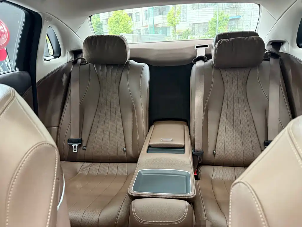 Mercedes-Benz E-Class — миниатюра 7