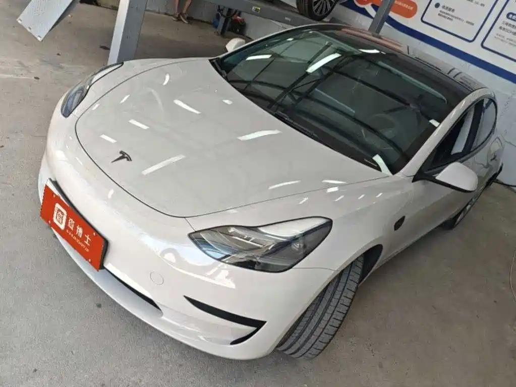 Tesla Model 3 — миниатюра 2