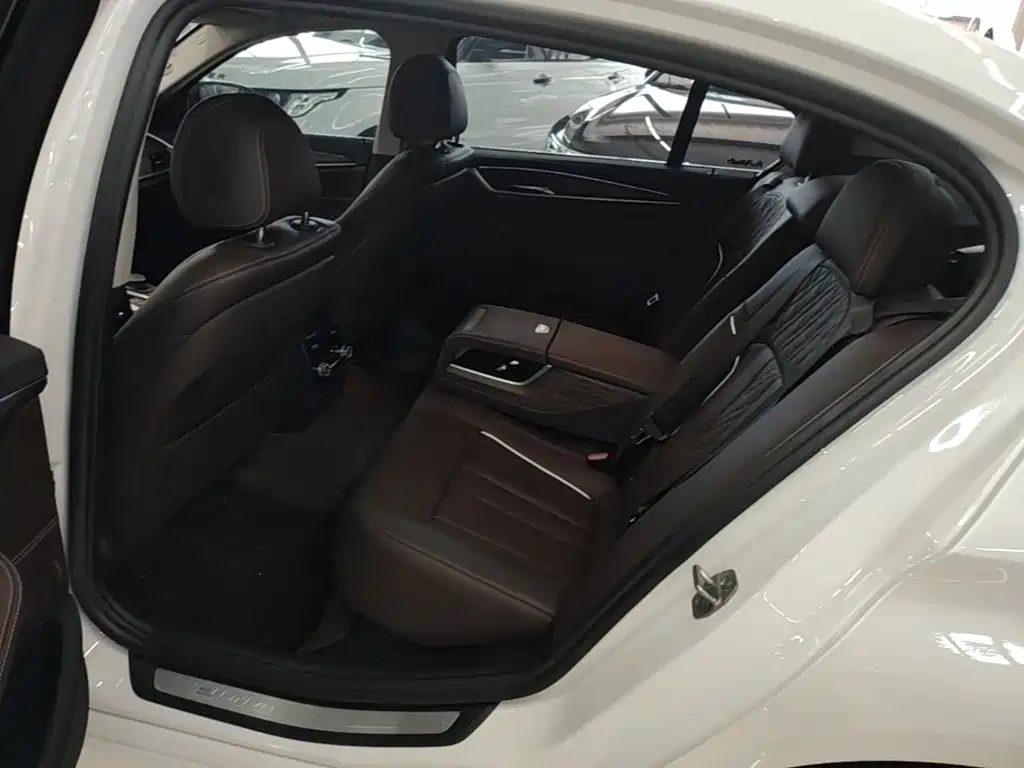 BMW 5 Series New Energy — миниатюра 17