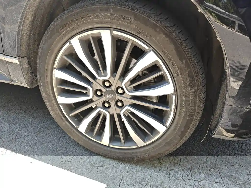 Ford Edge — миниатюра 8