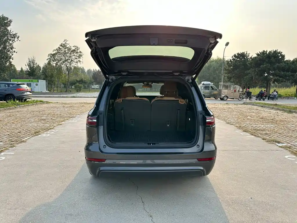 Li Auto Li ONE — миниатюра 8