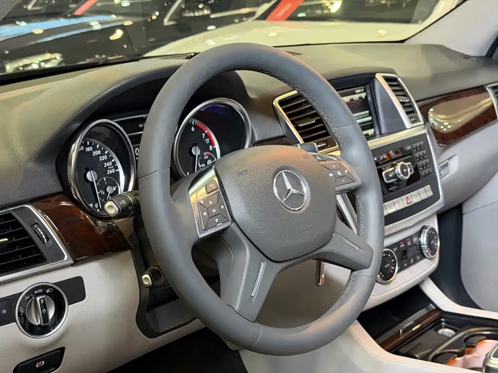 Mercedes-Benz M-Class — миниатюра 7