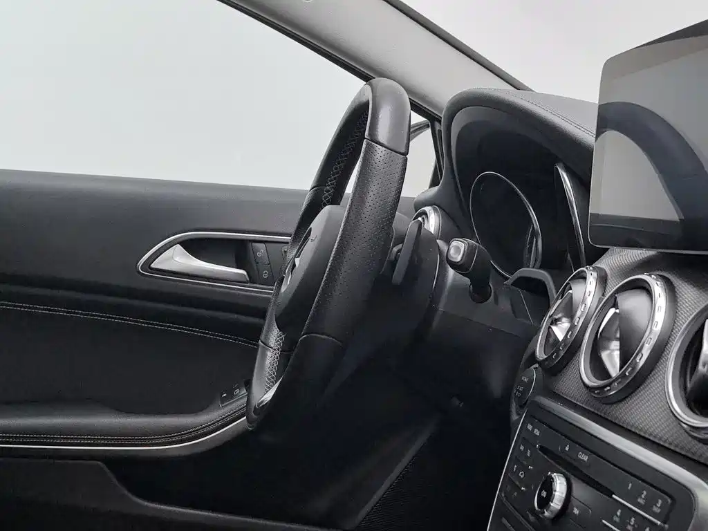 Mercedes-Benz GLA — миниатюра 22