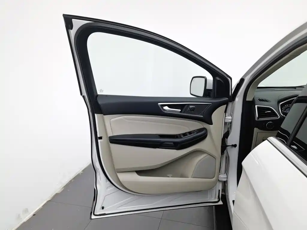 Ford Edge — миниатюра 8