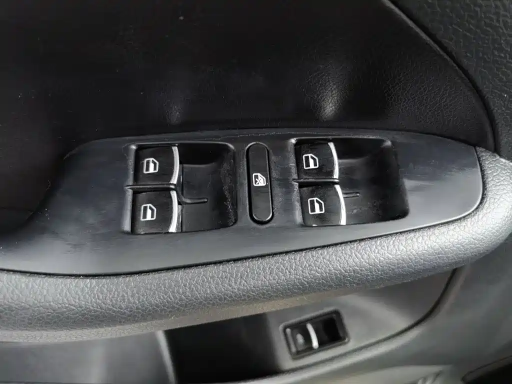 Volkswagen Sagitar — миниатюра 9