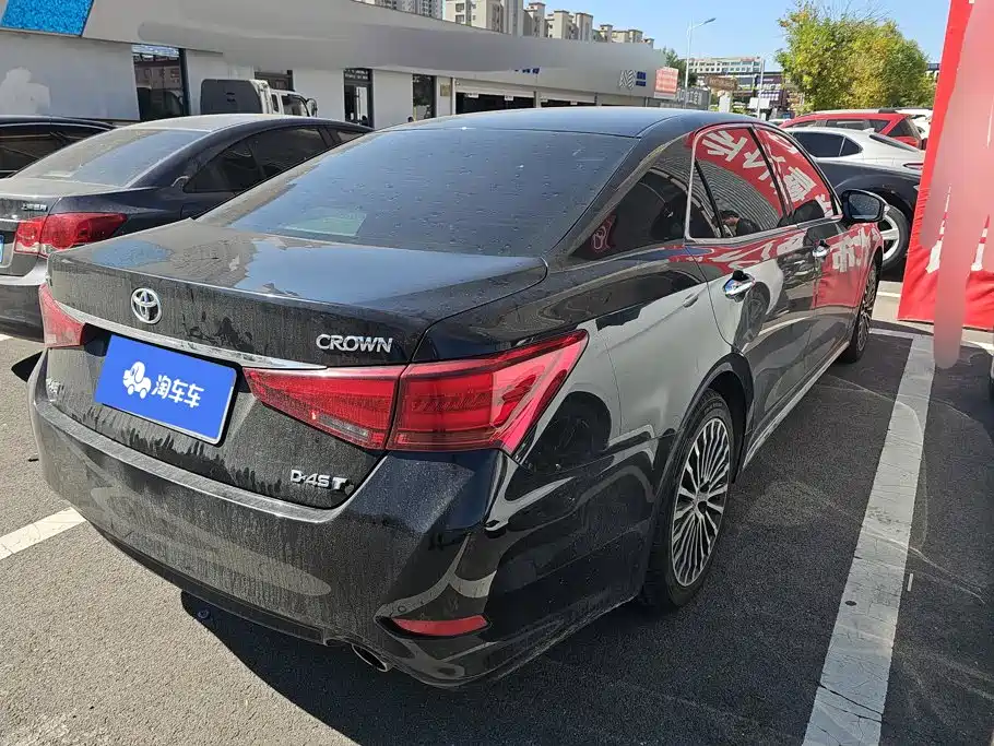 Toyota Crown — миниатюра 3