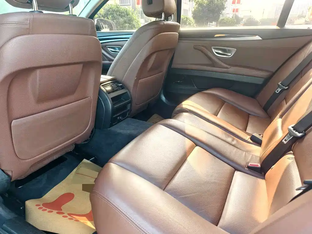BMW 5 Series — миниатюра 7
