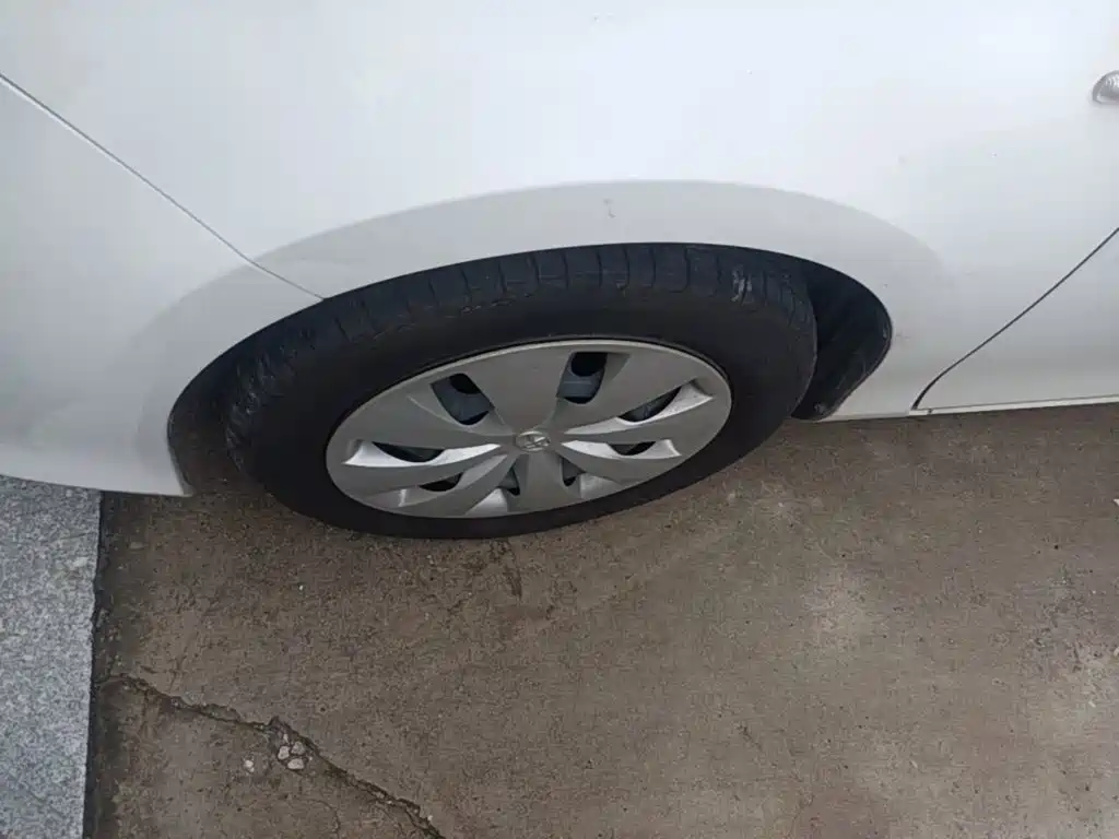 Toyota Yaris L - фото 25