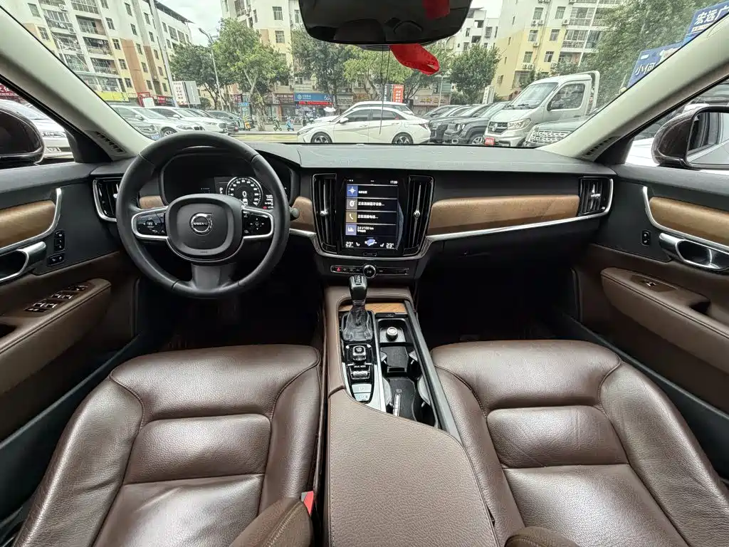 Volvo S90 — миниатюра 11