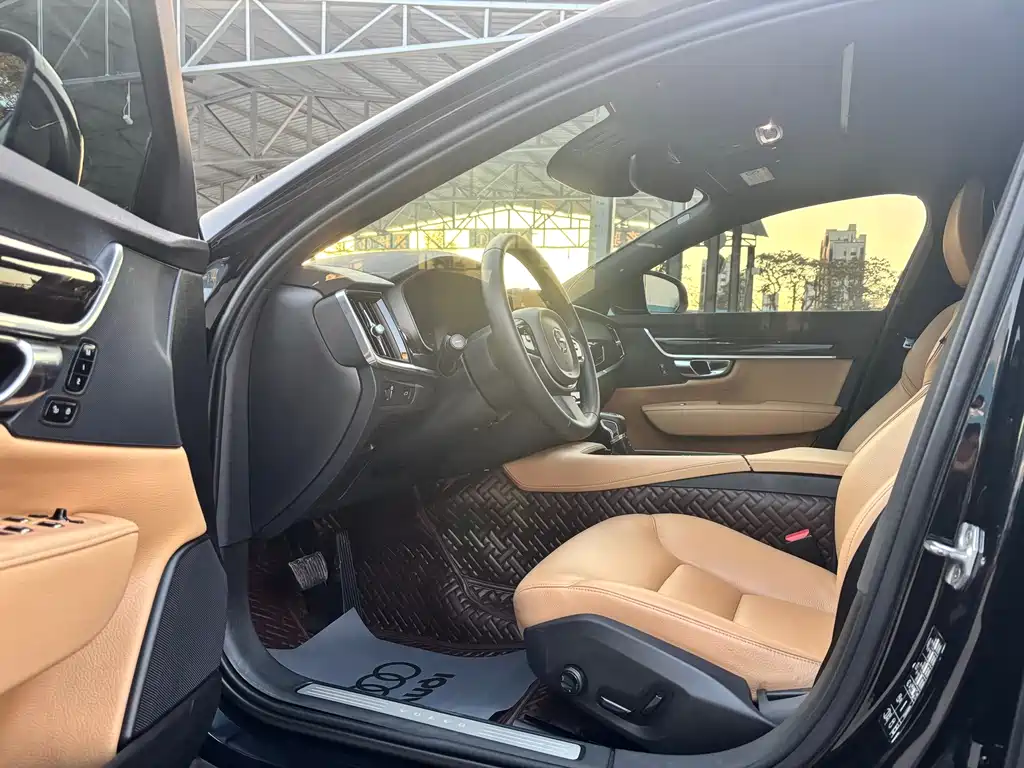 Volvo S90 — миниатюра 7