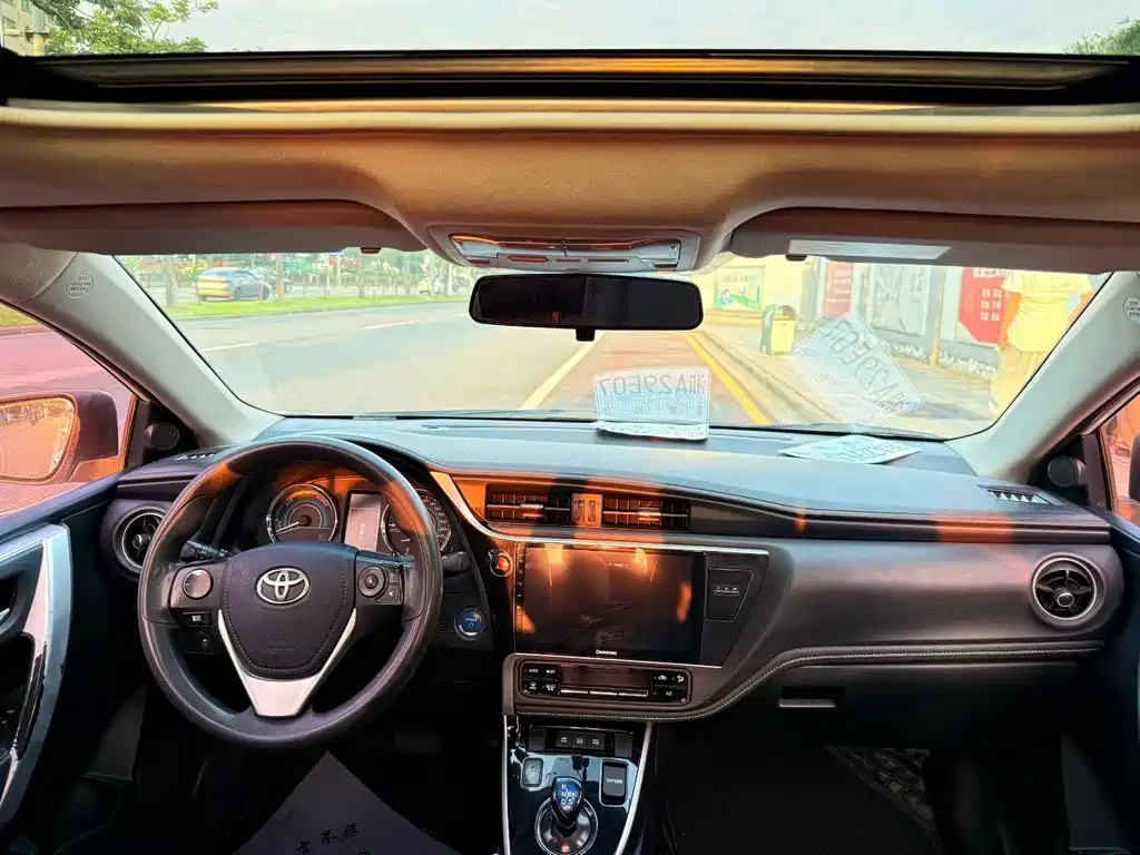 Toyota Corolla — миниатюра 5