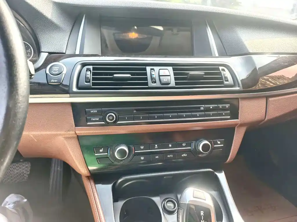 BMW 5 Series — миниатюра 6