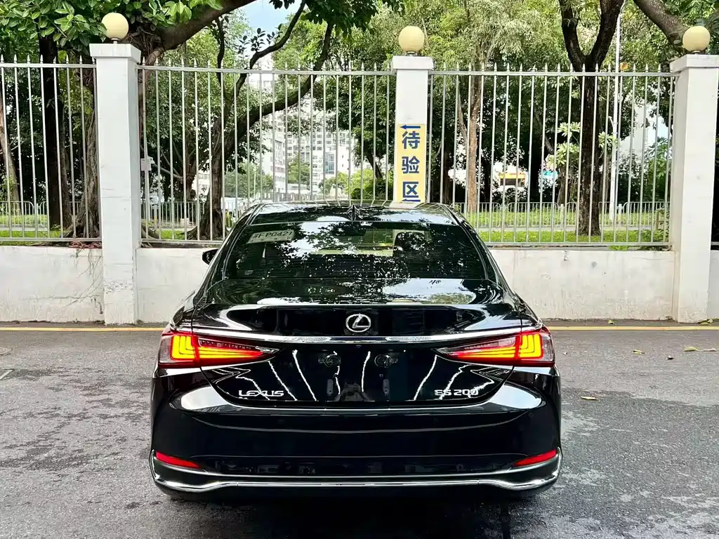 Lexus ES — миниатюра 8