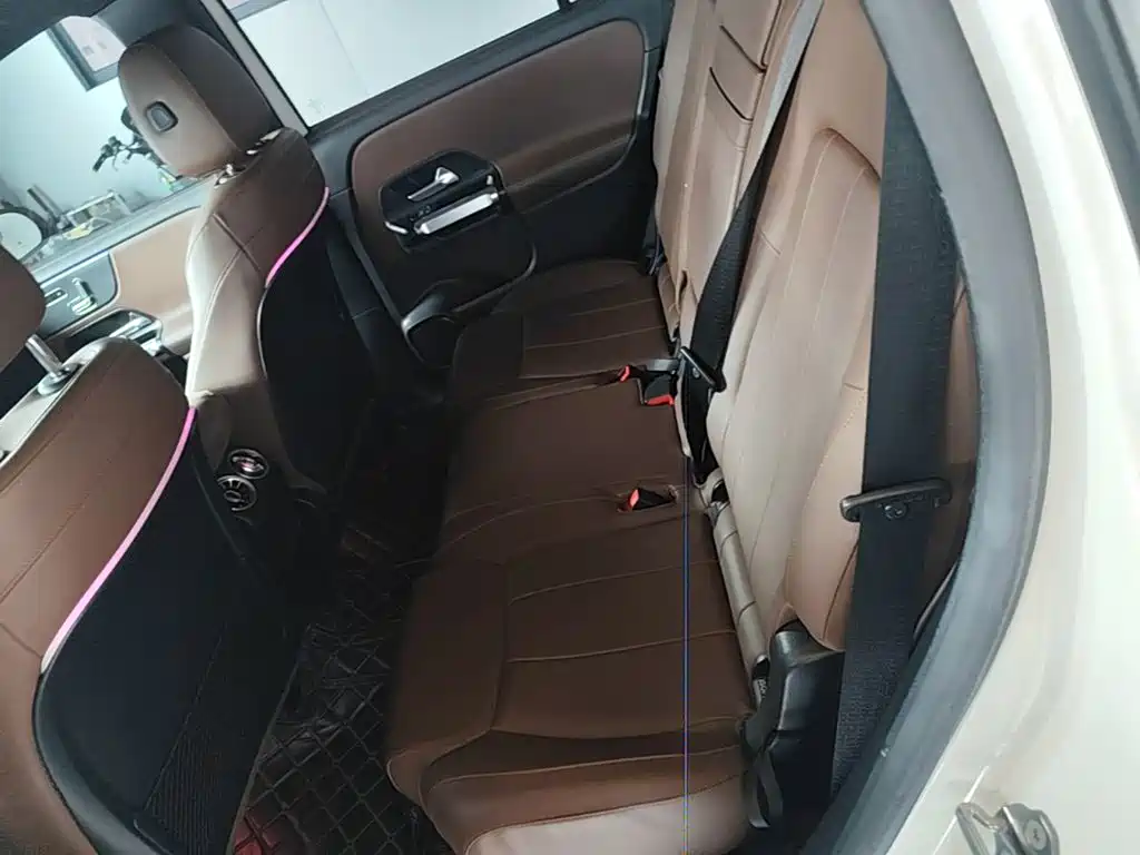Mercedes-Benz GLB — миниатюра 17
