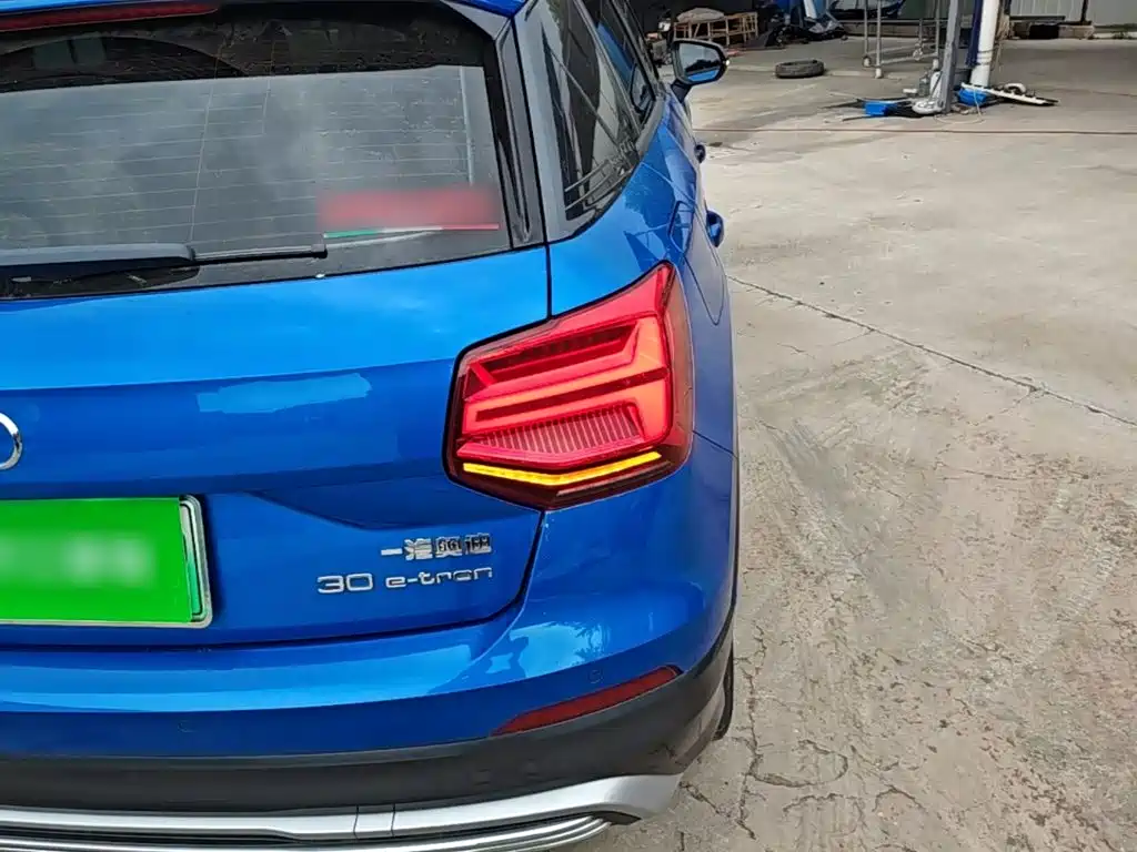 Audi Q2L e-tron — миниатюра 24
