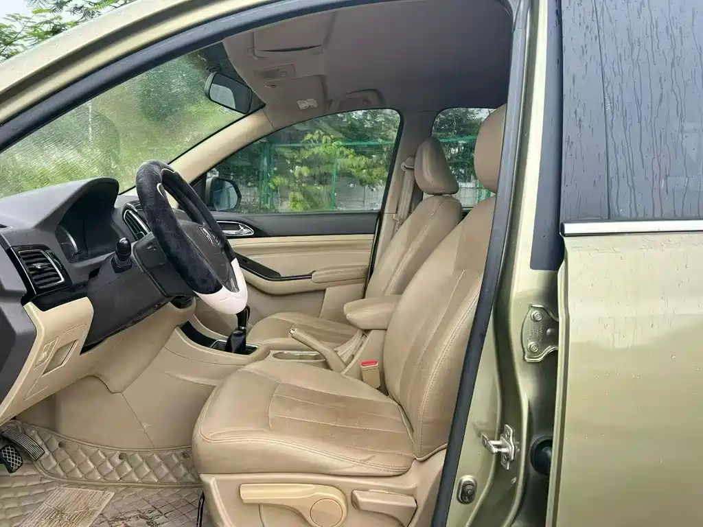 Baojun 730 2014 1.5L MT Comfort 7 мест