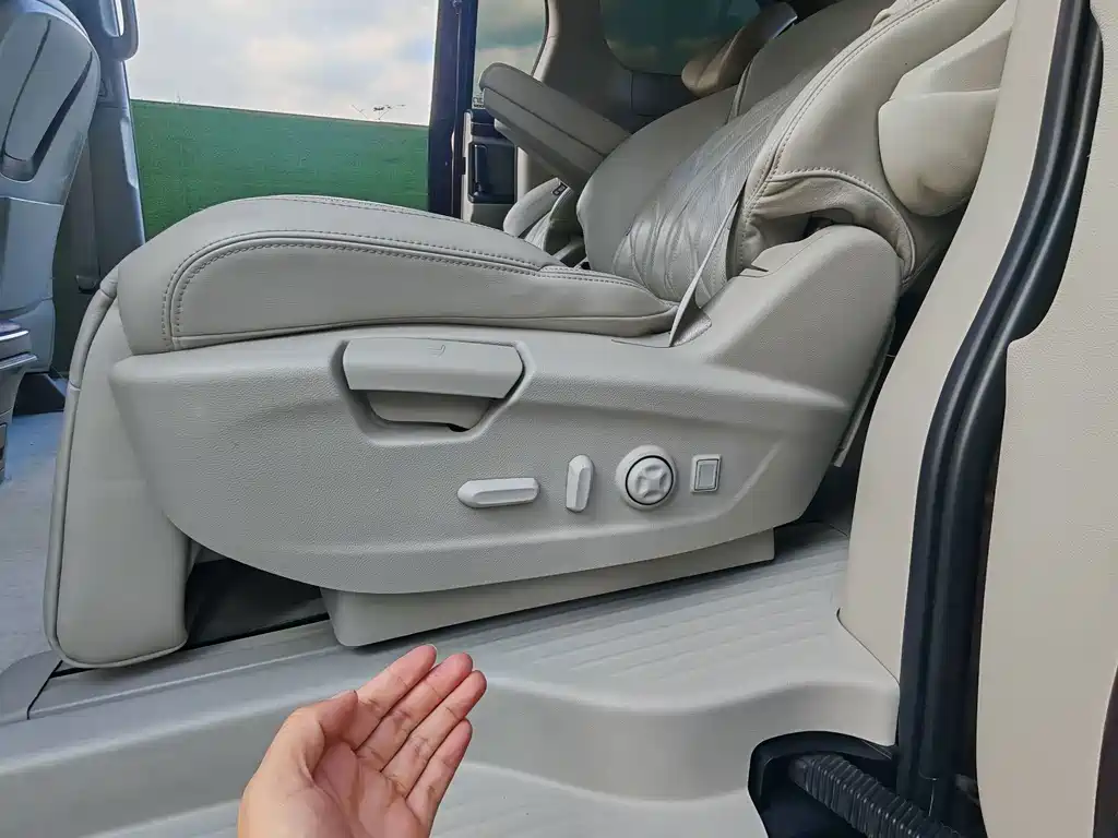Buick GL8 — миниатюра 18