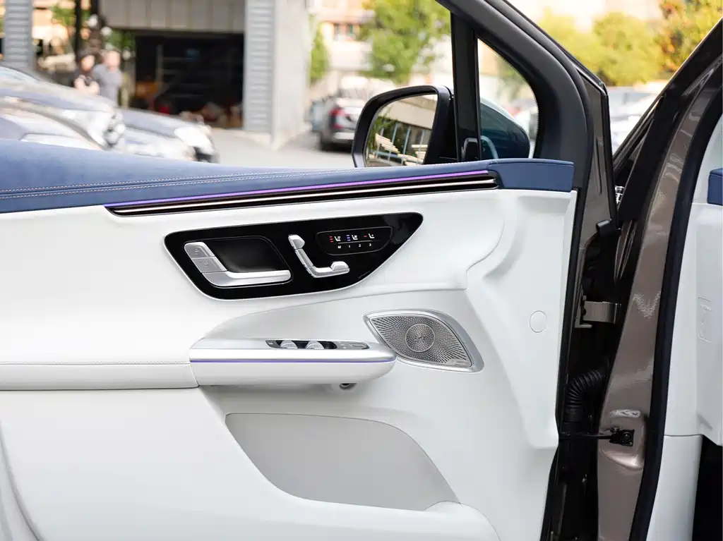 Mercedes-Benz EQE SUV — миниатюра 13