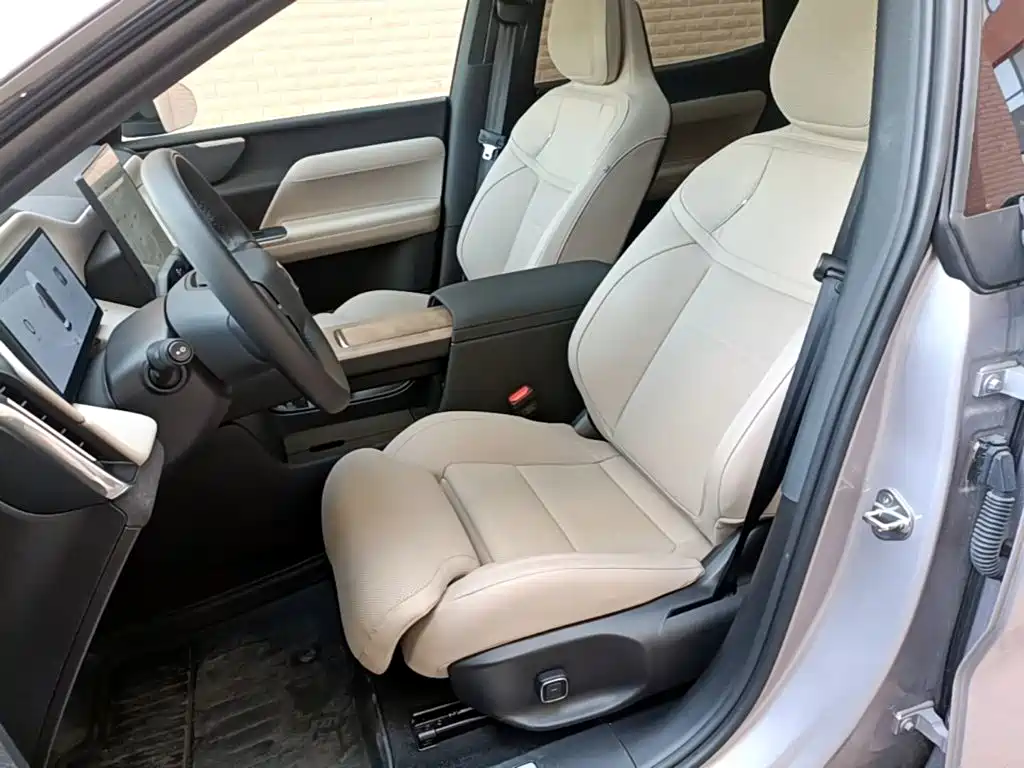 Volvo XC70 PHEV — миниатюра 15