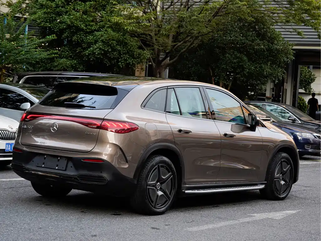 Mercedes-Benz EQE SUV — миниатюра 4