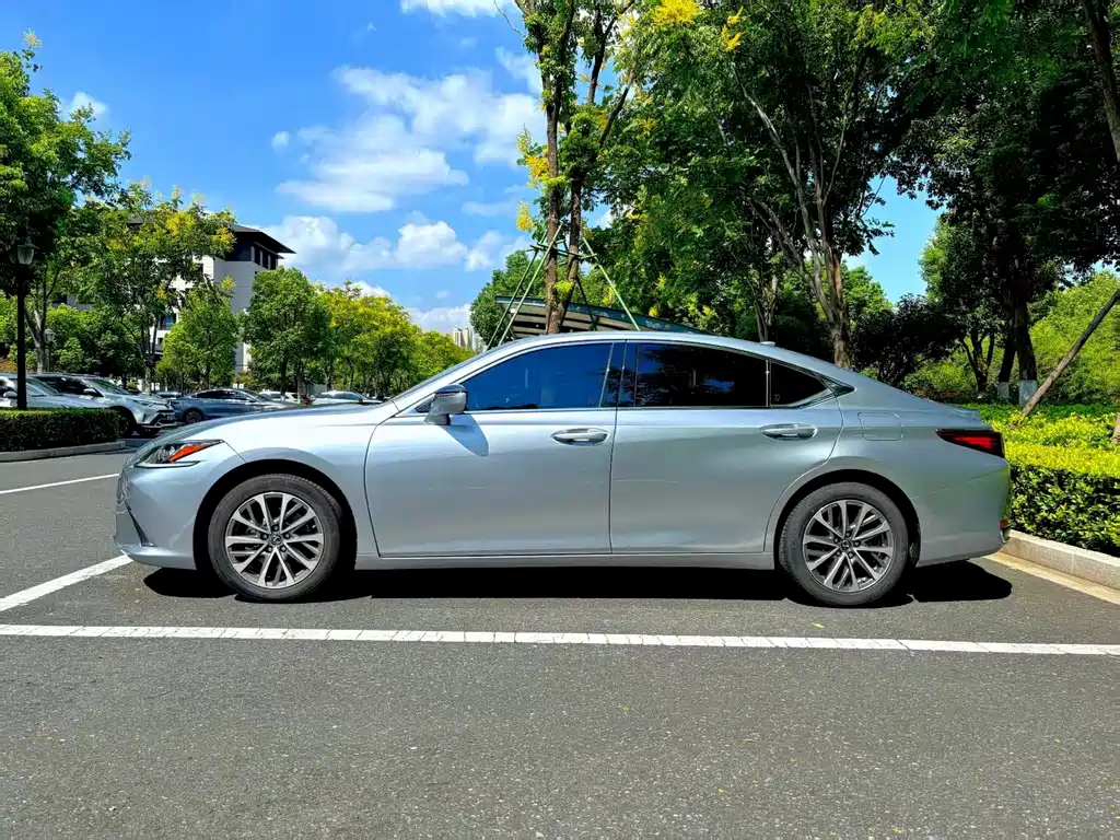 Lexus ES — миниатюра 3
