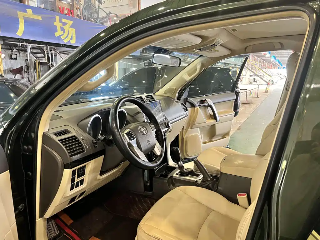 Toyota Land Cruiser Prado 2014 2.7L AT Standard
