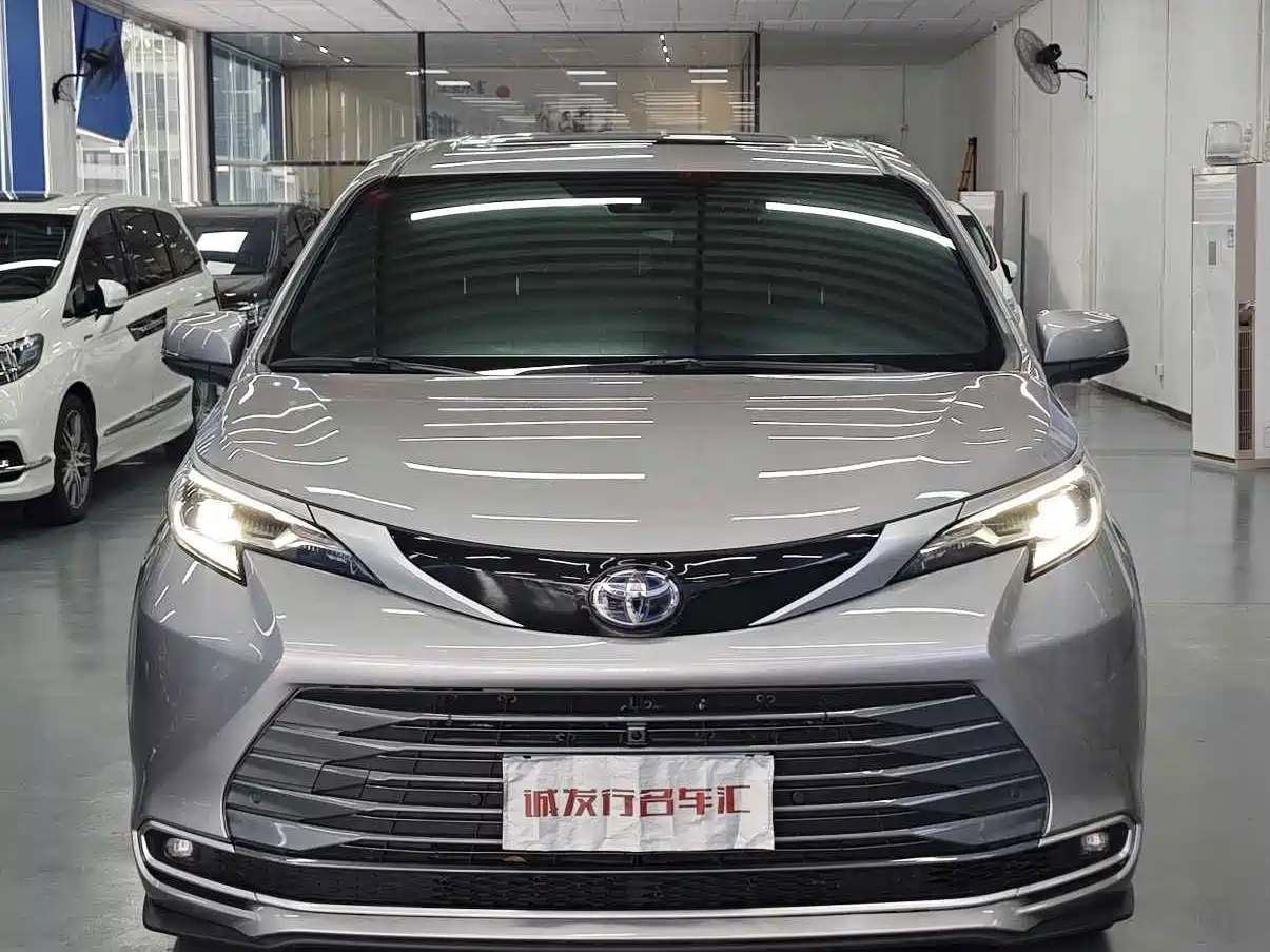 Toyota Sienna id 4617095 из Китая 16