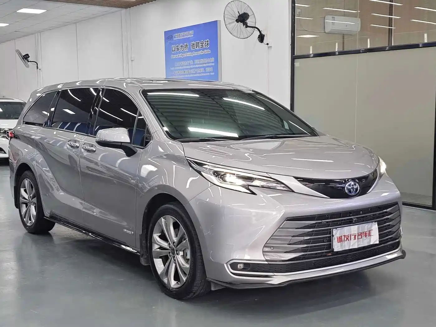 Toyota Sienna id 4617095 из Китая 17