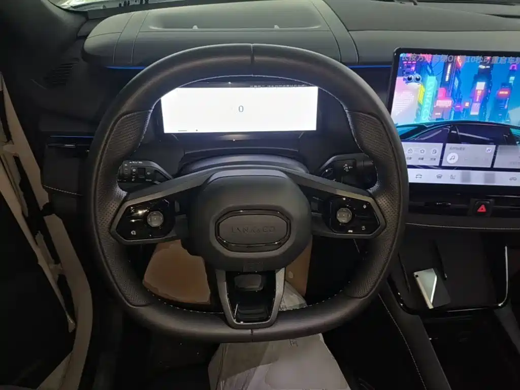 Lynk & Co 06 — миниатюра 11