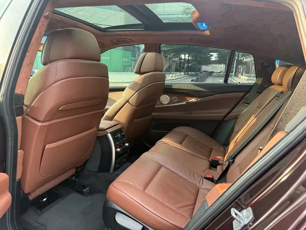 BMW 5 Series GT — миниатюра 9