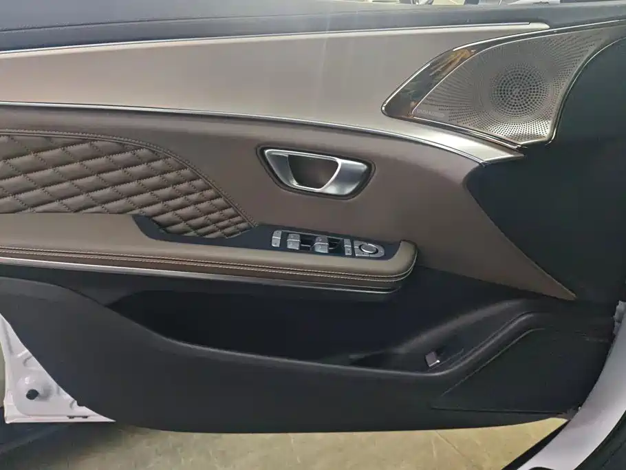 BYD Han — миниатюра 7