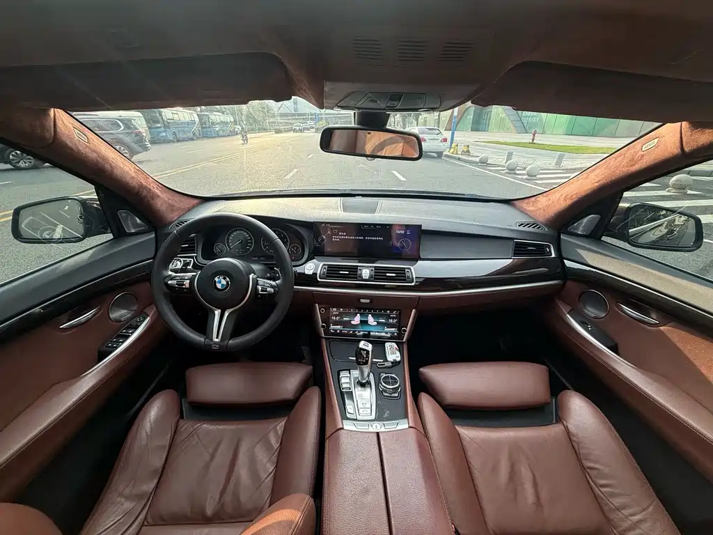BMW 5 Series GT — миниатюра 8