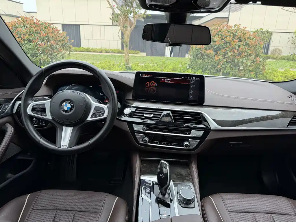 BMW 5 Series — миниатюра 7