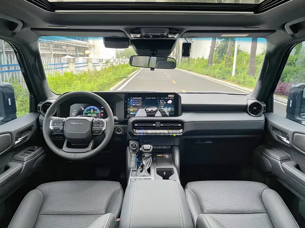 Toyota Land Cruiser Prado 2024 2.4T TX 5 мест