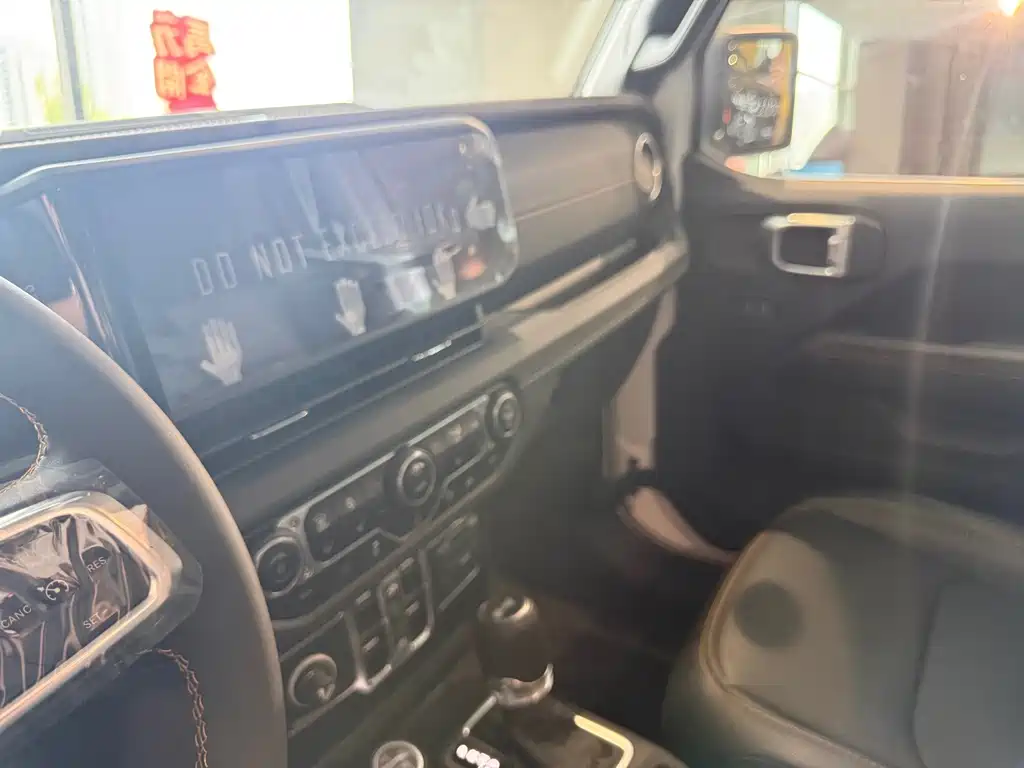Jeep Wrangler PHEV — миниатюра 6
