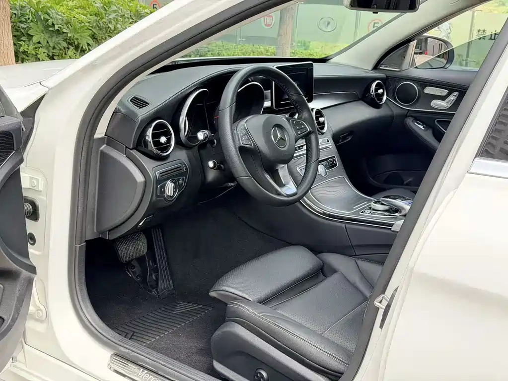 Mercedes-Benz C-Class — миниатюра 9