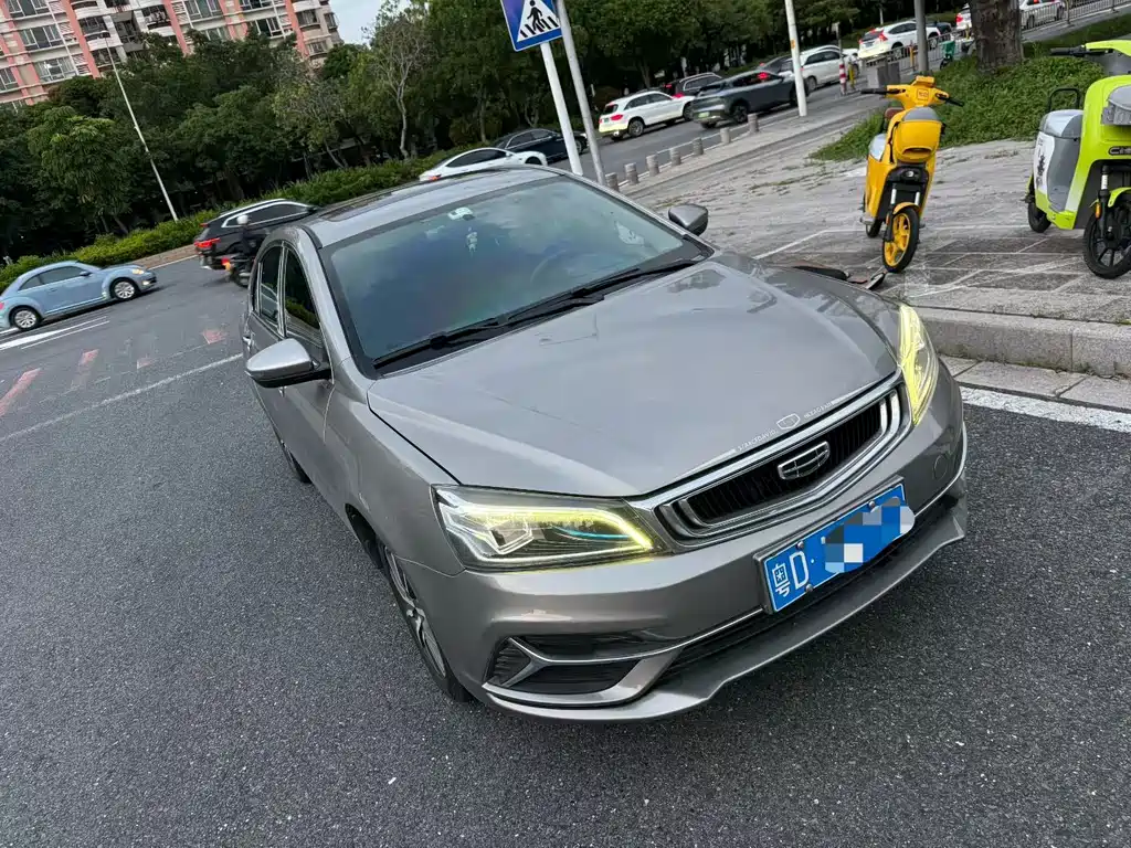 Geely Emgrand — миниатюра 3