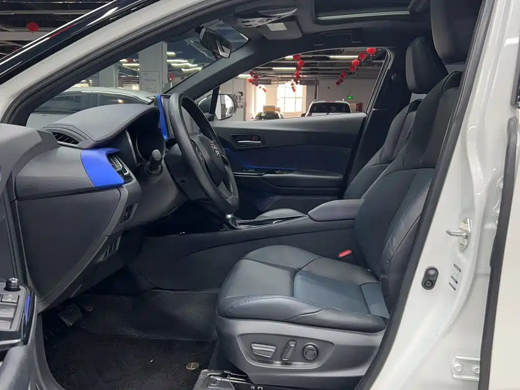 Toyota C-HR — миниатюра 13