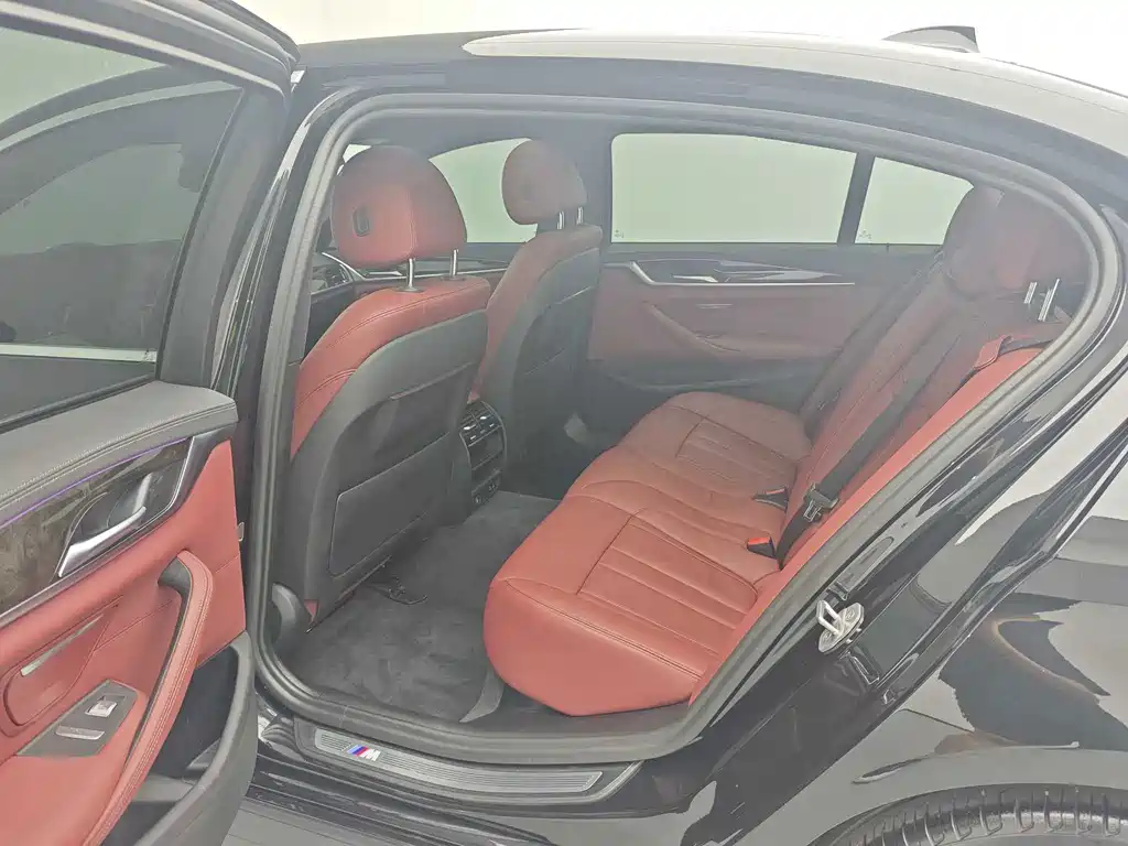 BMW 5 Series — миниатюра 10