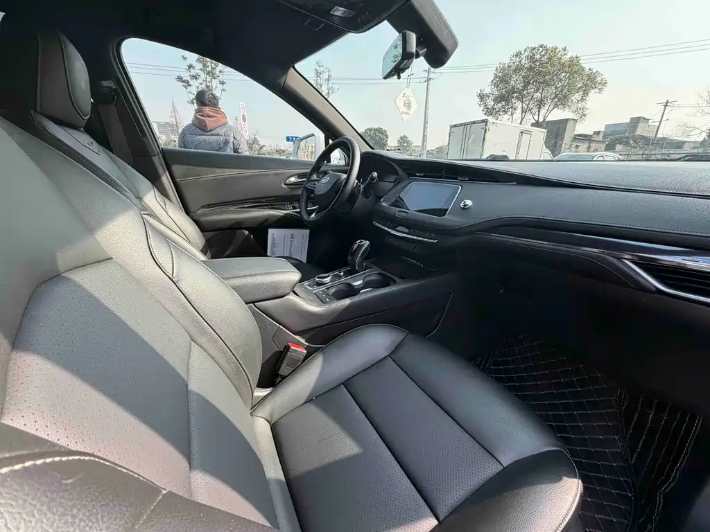 Cadillac XT4 2018 28T