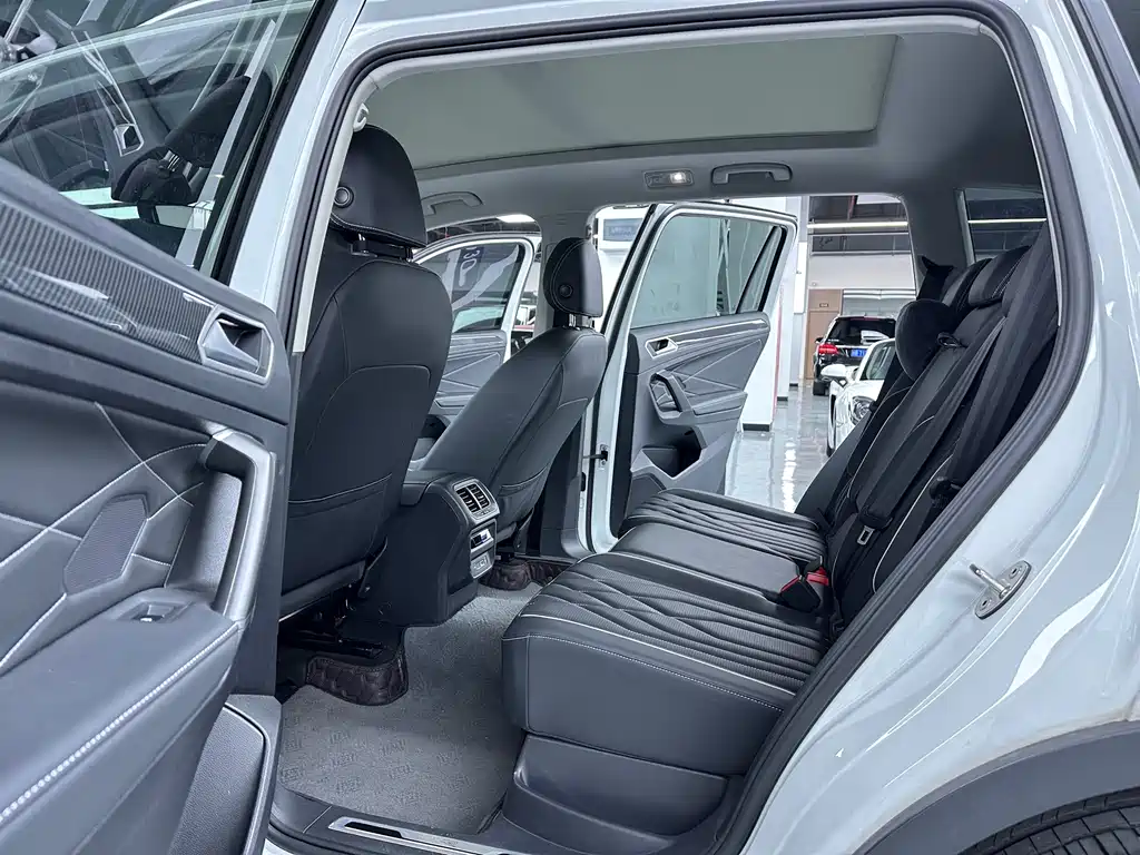 Volkswagen Tiguan L — миниатюра 10